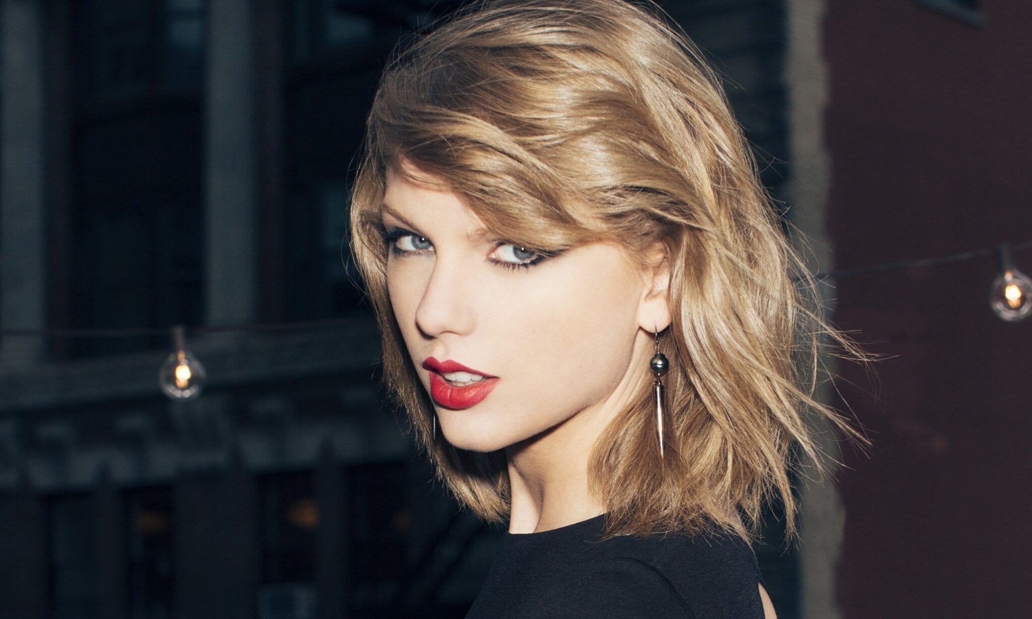 Taylor Swift: Is She Really That Amazing?